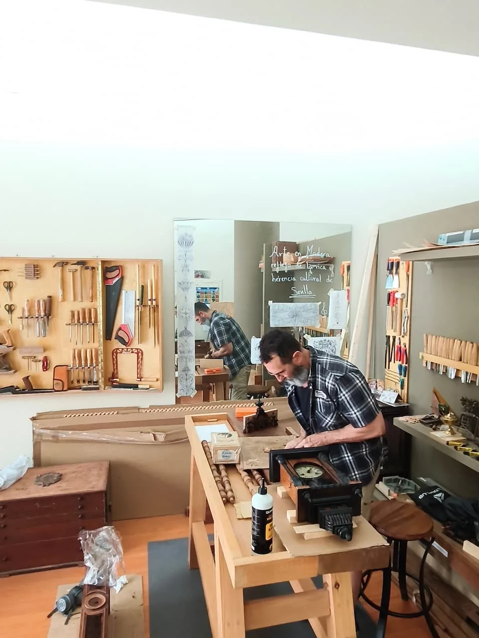 Trabajo en el taller de Rebollo Arte y Madera — imagen 4 de 20